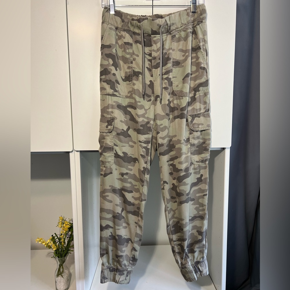 American Eagle Women's Camo High Waist Drawstring Cargo Jogger Pants Size S